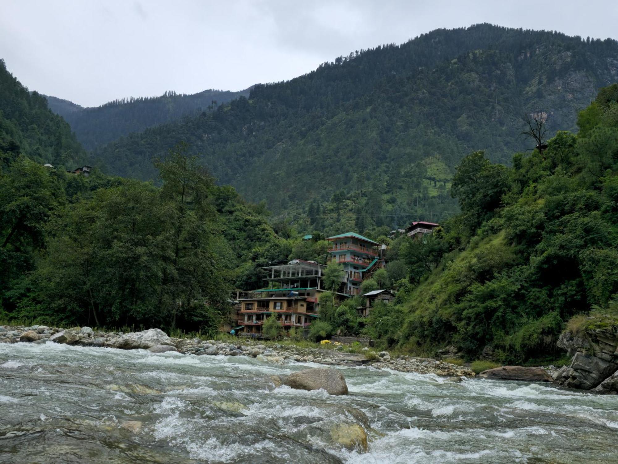Sharda Resort-Tirthan Valley Banjār Zewnętrze zdjęcie