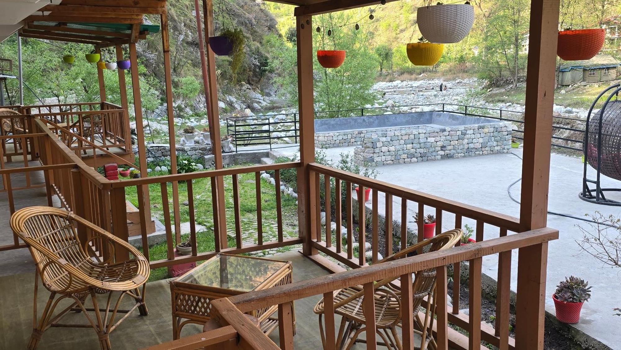 Sharda Resort-Tirthan Valley Banjār Zewnętrze zdjęcie